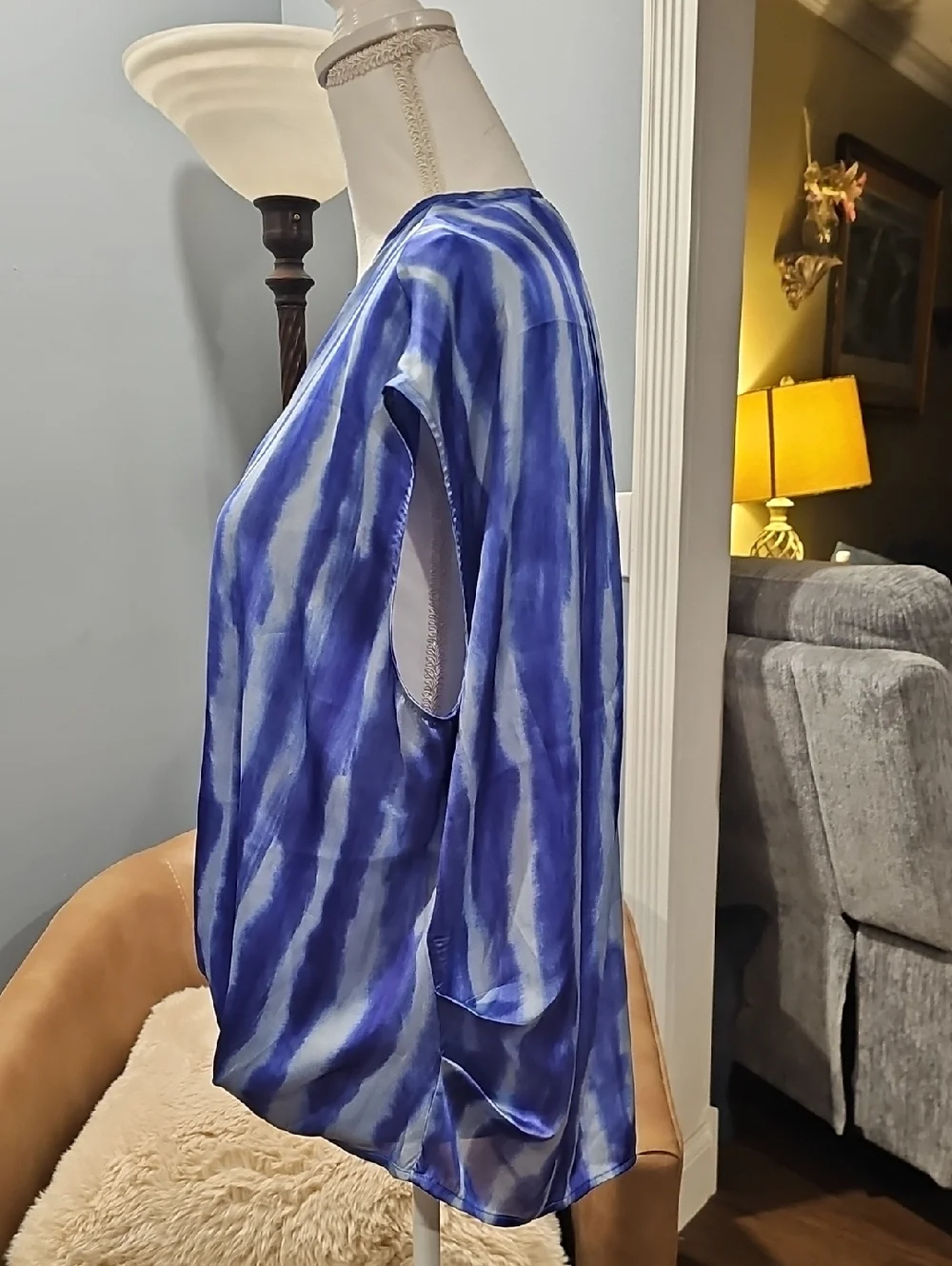 Kenneth Cole Satin Blue Tie Dye Stripe Cap Sleeves V-Neck Blouse Top Shirt M